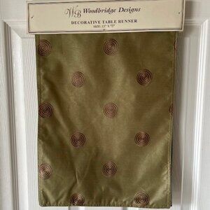 WOODBRIDE DESIGNS  decorateive table runner new